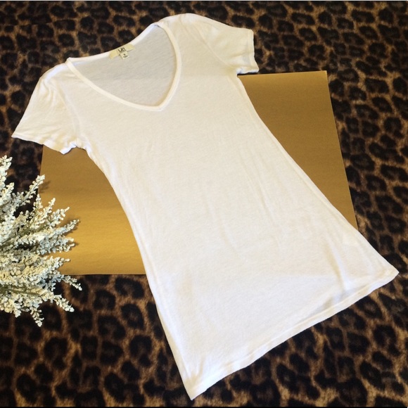Ladies Quality V-Neck White Stretch Tee, Small⚜️ - Picture 1 of 4